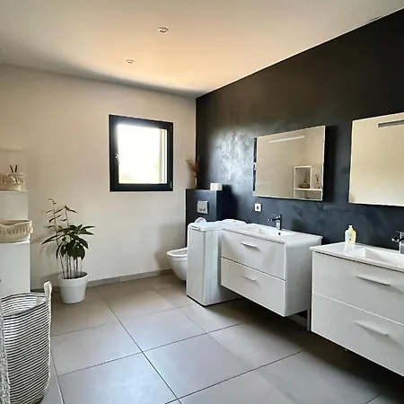 Villa Casanota De 200m2 Avec Piscine Privee *