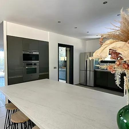 Villa Casanota De 200m2 Avec Piscine Privée Porto Vecchio