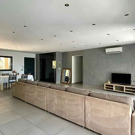Villa Casanota De 200m2 Avec Piscine Privee *