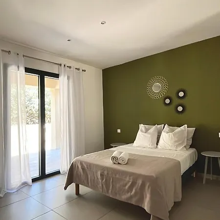 Villa Casanota De 200m2 Avec Piscine Privee *