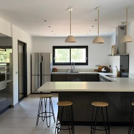 Villa Casanota De 200m2 Avec Piscine Privee *