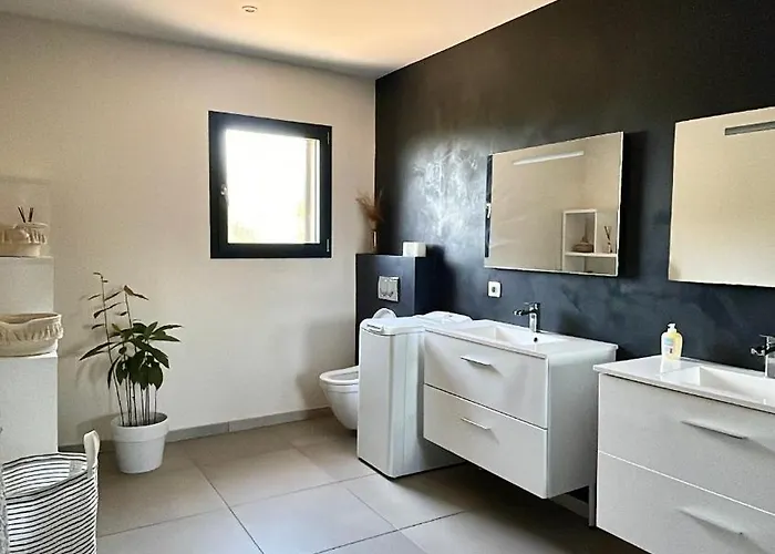 Villa Casanota De 200m2 Avec Piscine Privee *