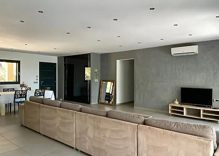 Villa Casanota De 200m2 Avec Piscine Privee *