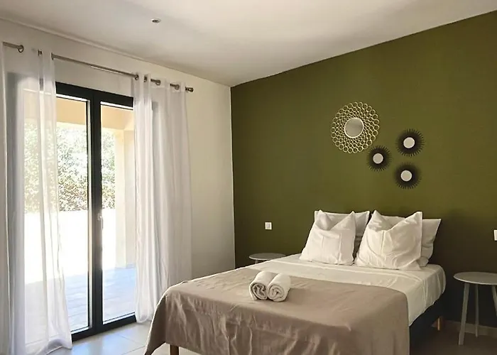 Villa Casanota De 200m2 Avec Piscine Privee *